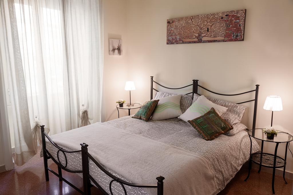 Glam Sm Maggiore Pensión Roma